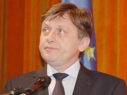 Antonescu: În perioada referendumului, PR-ul puterii a fost 